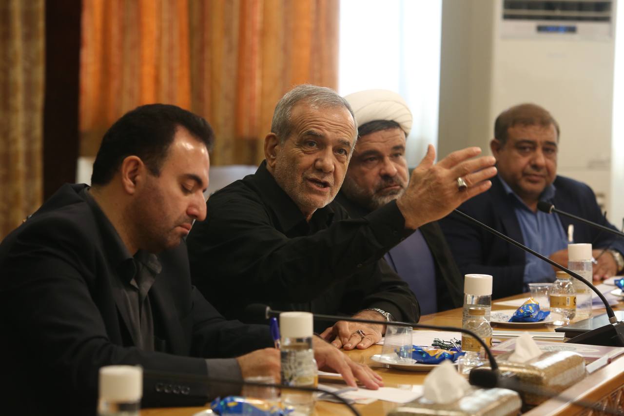 مسعود پزشکیان گفت: رقبا بیشتر امکانات داشتند اما خدا خواست و ما آمدیم البته نظر مقام معظم رهبری در رابطه با کنترل صندوق‌ رای تاثیرگذار بود.