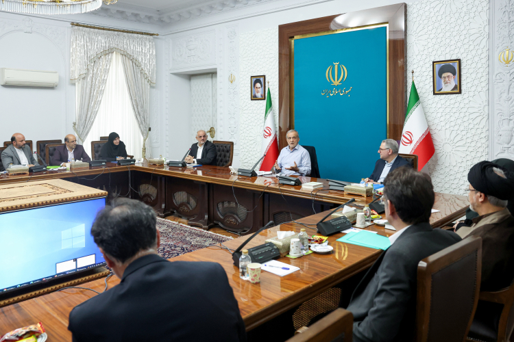 پزشکیان در جلسه آخرین وضعیت ارتقای کیفیت آموزش در مدارس را بررسی می‌کند. 3 شهریور 1404