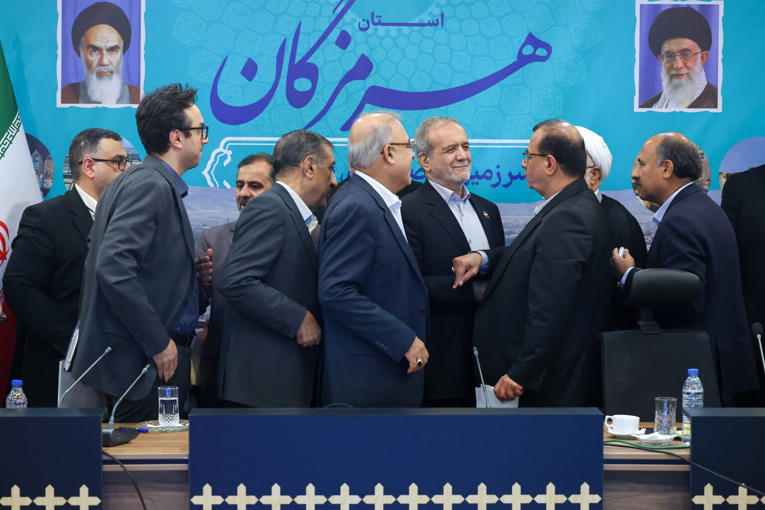 مسعود پزشکیان در جمع مدیران استان هرمزگان