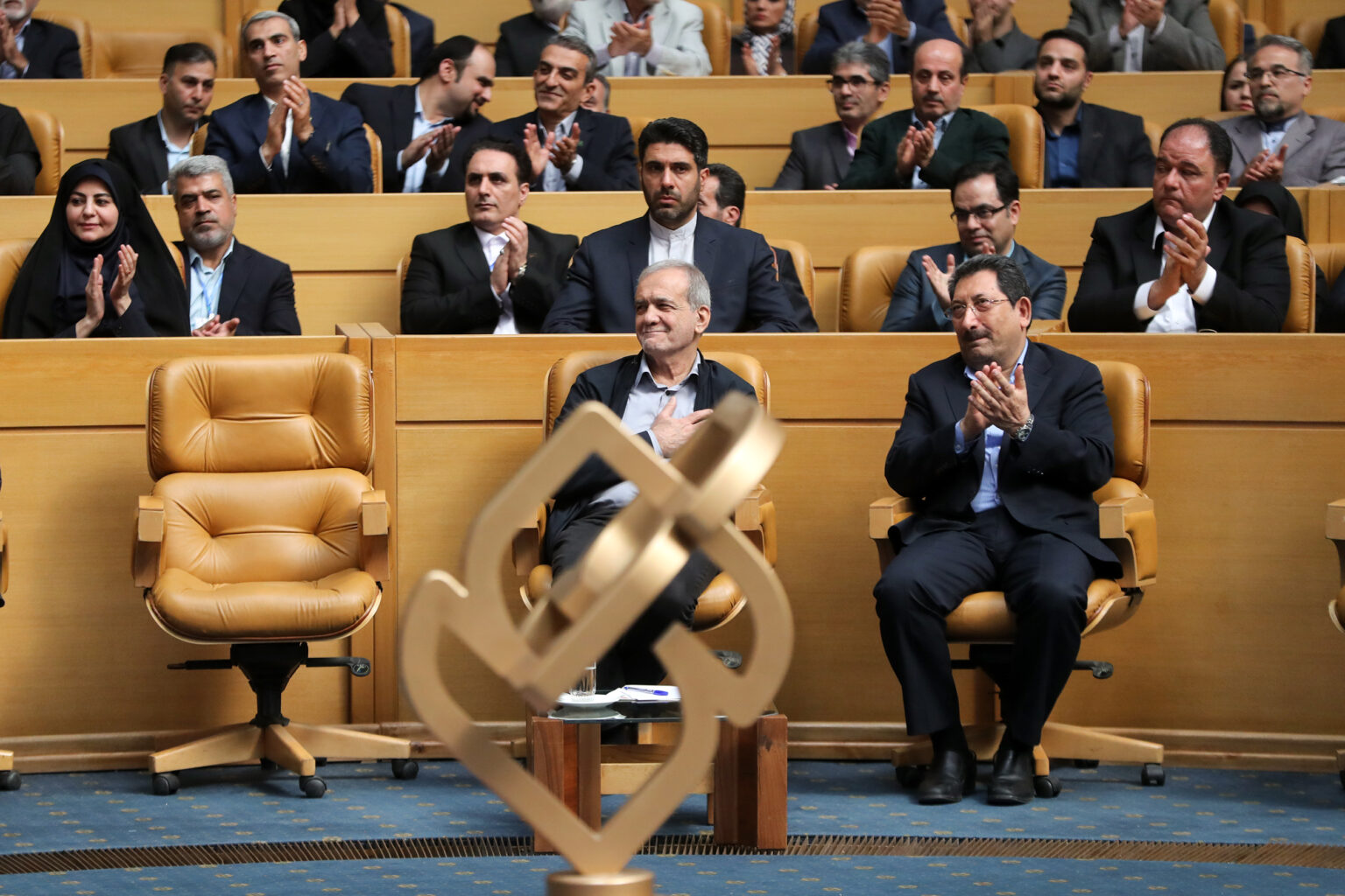 مسعود پزشکیان رئیس جمهور، در مراسم بزرگداشت روز جهانی استاندارد از برگزیدگان این حوزه تقدیر کرد