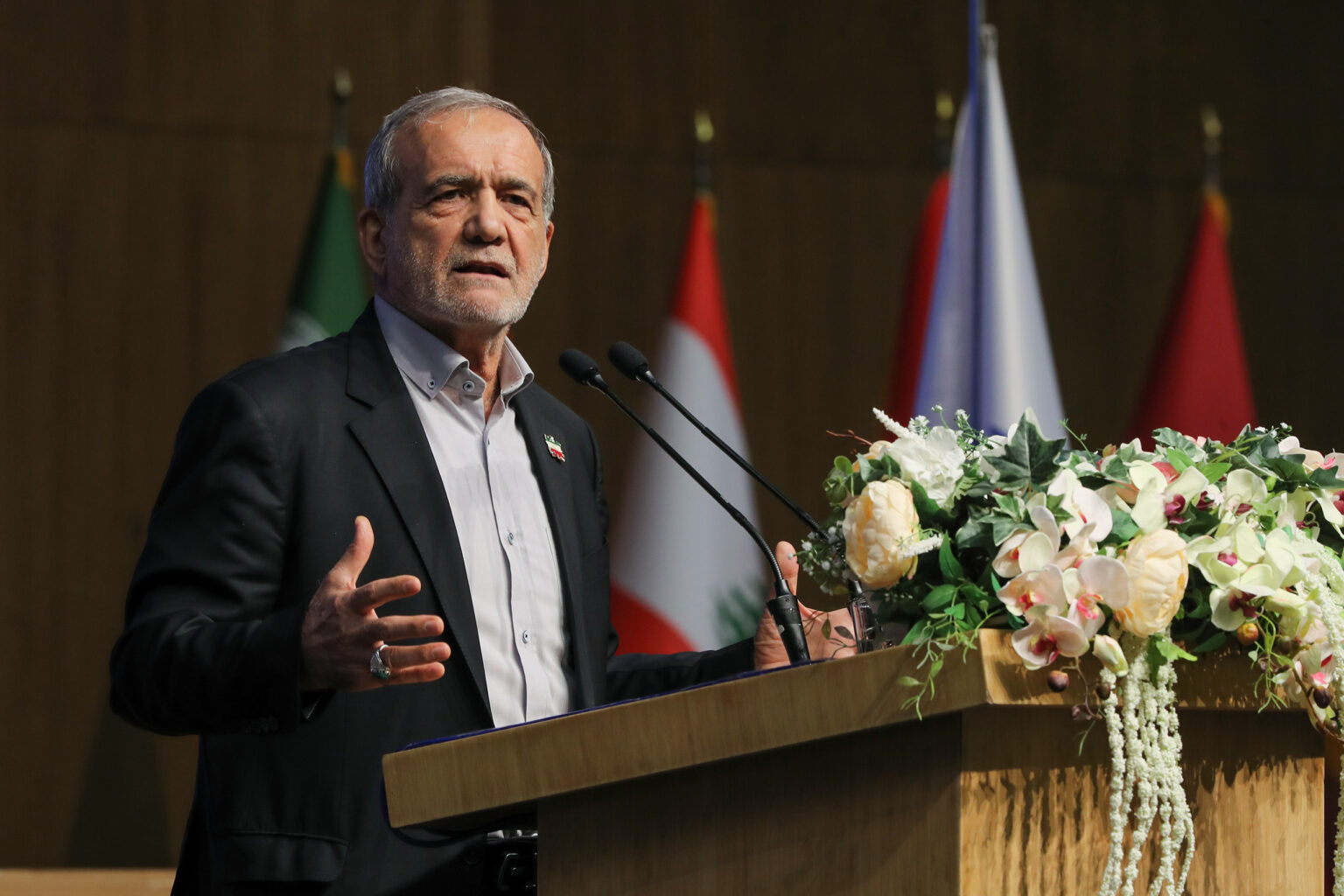 مسعود پزشکیان در همایش «نهج‌البلاغه و حکمرانی علوی» به الگوهای حکمرانی خود در نهج البلاغه اشاره کرد.