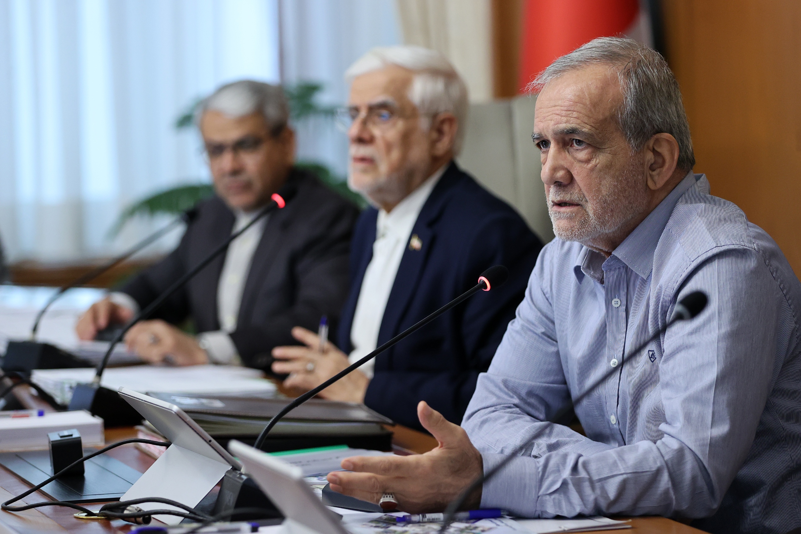 مسعود پزشکیان در جلسه هیات دولت تذکر داد، تصمیمات بگونه‌ای نباشد که اقشار ضعیف آسیب ببینند.