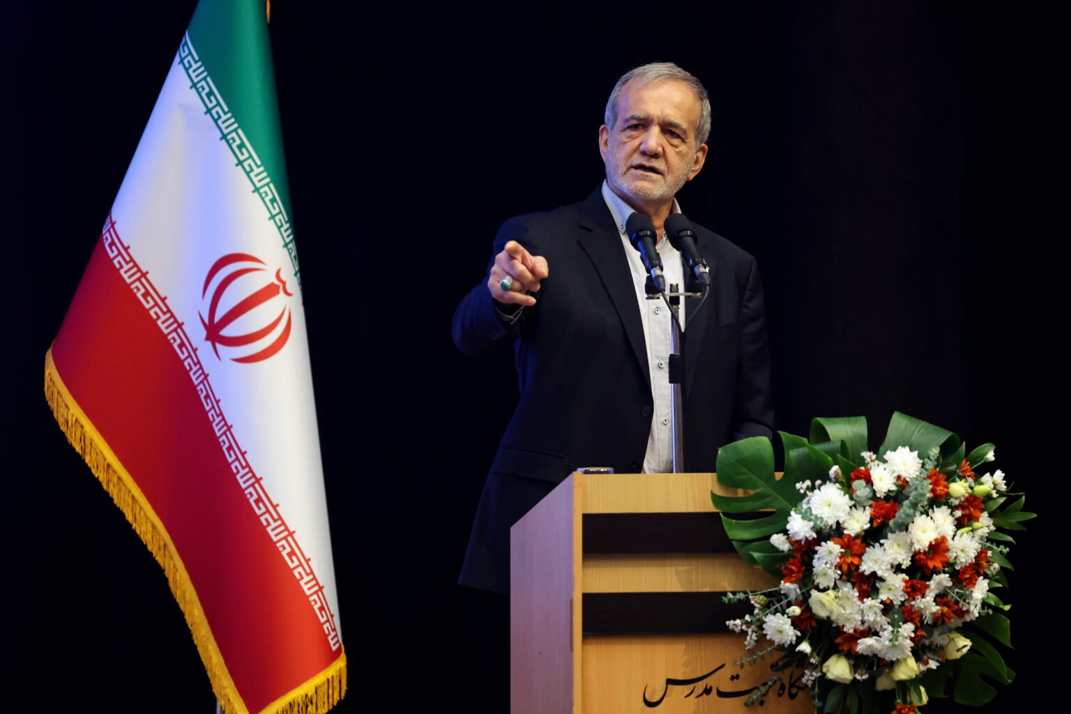 مسعود پزشکیان می‌گوید نظام اداری کشور، فربه و کند است.