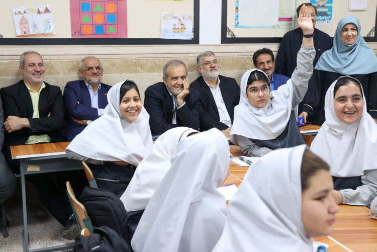 مسعود پزشکیان می‌گوید آموزش مؤثر، بر پایه مشاهده، درک و تجربه استوار است.