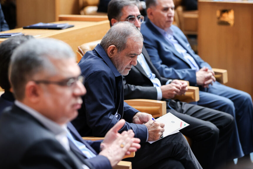 مسعود پزشکیان در روز ملی صادرات گفت، بخش خصوصی و دولت آینده شایسته ایران را می‌سازند.