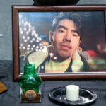 مسعود پزشکیان با قدردانی و تجلیل از اقدام ارزشمند، خداپسندانه و شجاعانه خانواده و به ویژه پدر مرحوم امیرمحمد خالقی در گذشت از قصاص قاتل او، از درگاه خداوند متعال برای این خانواده محترم و سایر بازماندگان، صبر و سلامتی و برای روح آن جوان نخبه و عزیز، آرامش در جوار رحمت الهی مسئلت کرد.