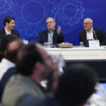 مسعود پزشکیان در نشستی با فعالان عرصه اقتصاد دیجیتال تحول ساختار آموزشی کشور را وعده داد.