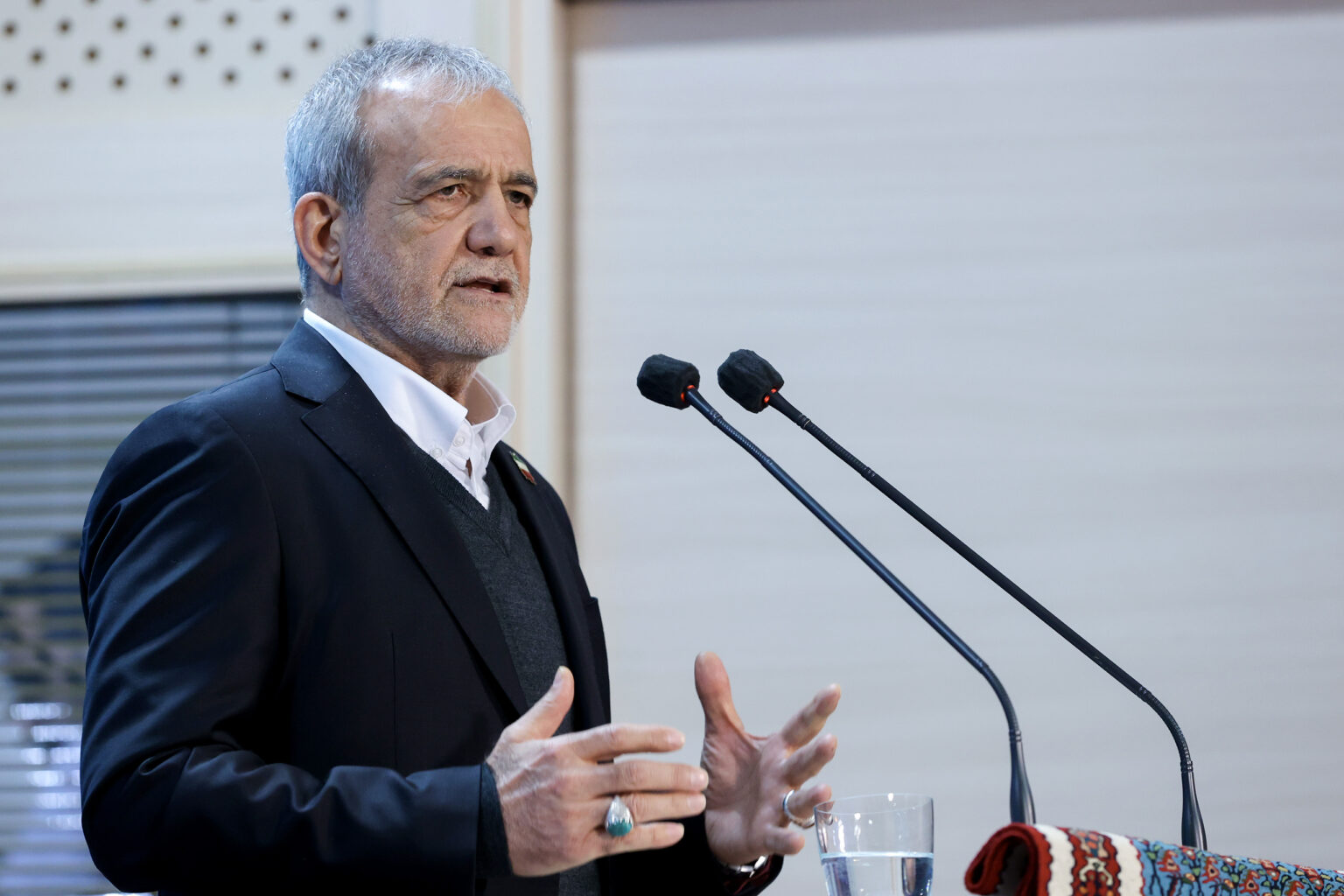 پزشکیان در دیدار فعالان اقتصادی کردستان می‌گوید، کردستان با پتانسیل‌های فراوان می‌تواند موتور محرکه تحول در کشور باشد