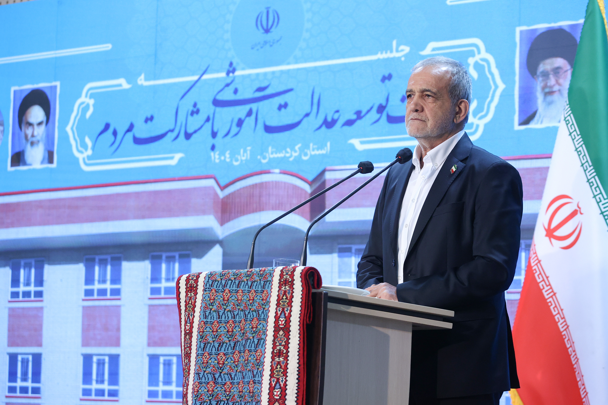 مسعود پزشکیان در نشست "نهضت توسعه عدالت آموزشی با مشارکت مردم" گفت، ارزش و عظمت فداکاری مردم در ساخت مدارس با هیچ میزان پولی قابل مقایسه نیست.