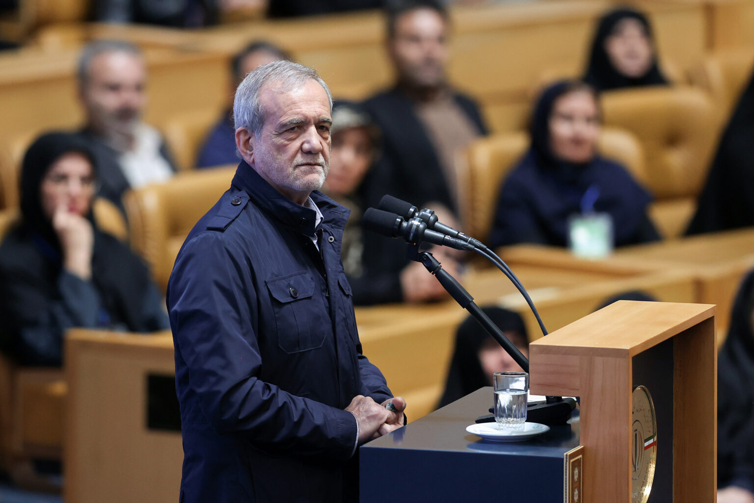 مسعود پزشکیان در سومین رویداد جایزه ملی جوانی جمعیت می‌گوید باید شرایط را برای زندگی با کیفیت جوانان فراهم کرد.