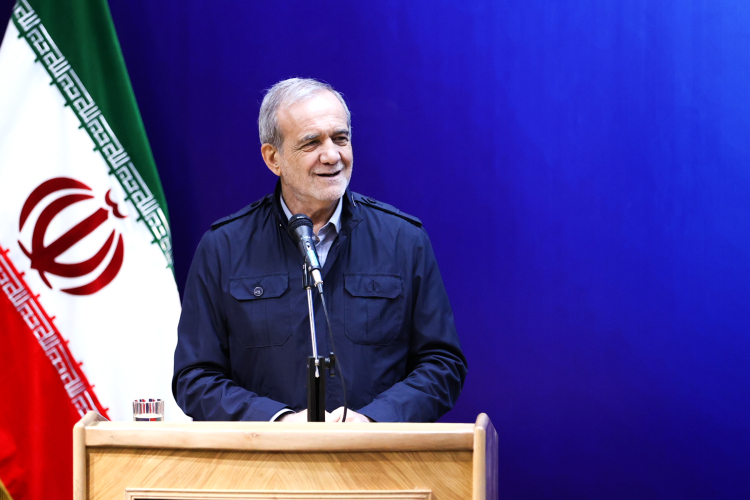 مسعود پزشکیان می‌گوید: ظرفیت‌ها و توانمندی‌های نیروهای مسلح می‌تواند در زمینه رفع مشکلات و ساماندهی ناترازی‌ها کمک بزرگی برای دولت و کشور باشد.