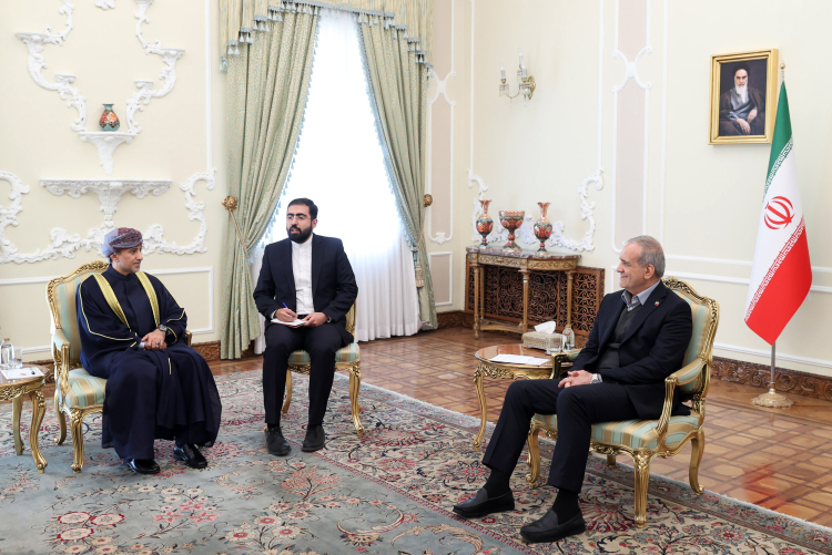 مسعود پزشکیان در آیین دریافت استوارنامه سفیرجدید عمان گفت، اطمینان داریم که روابط ایران و عمان با قدرت، استحکام و آینده‌نگری تداوم خواهد یافت