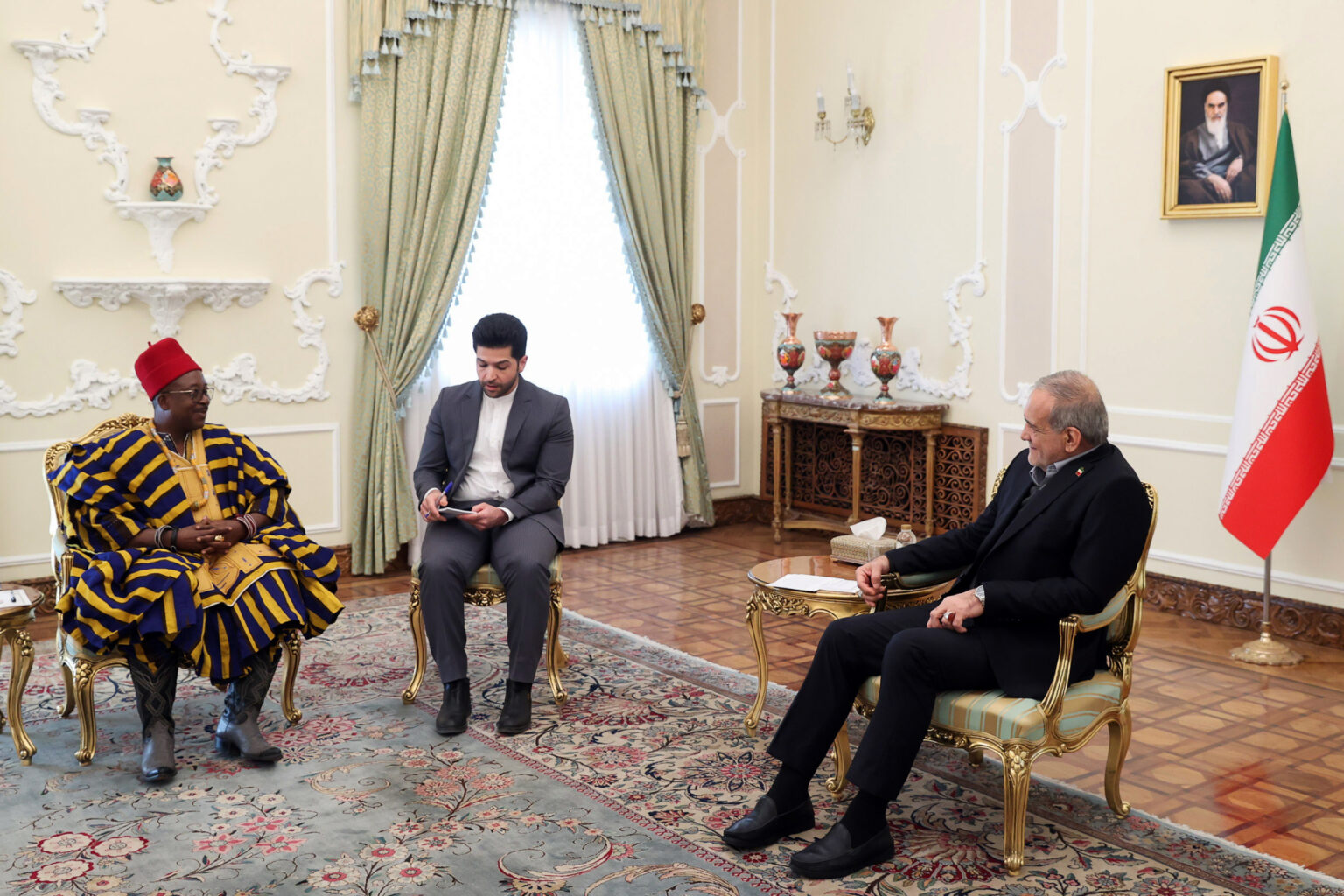 آیین دریافت استوارنامه آقای «مکاریوس آکینبیناب آکانبونگ»، سفیر جدید جمهوری غنا در ایران