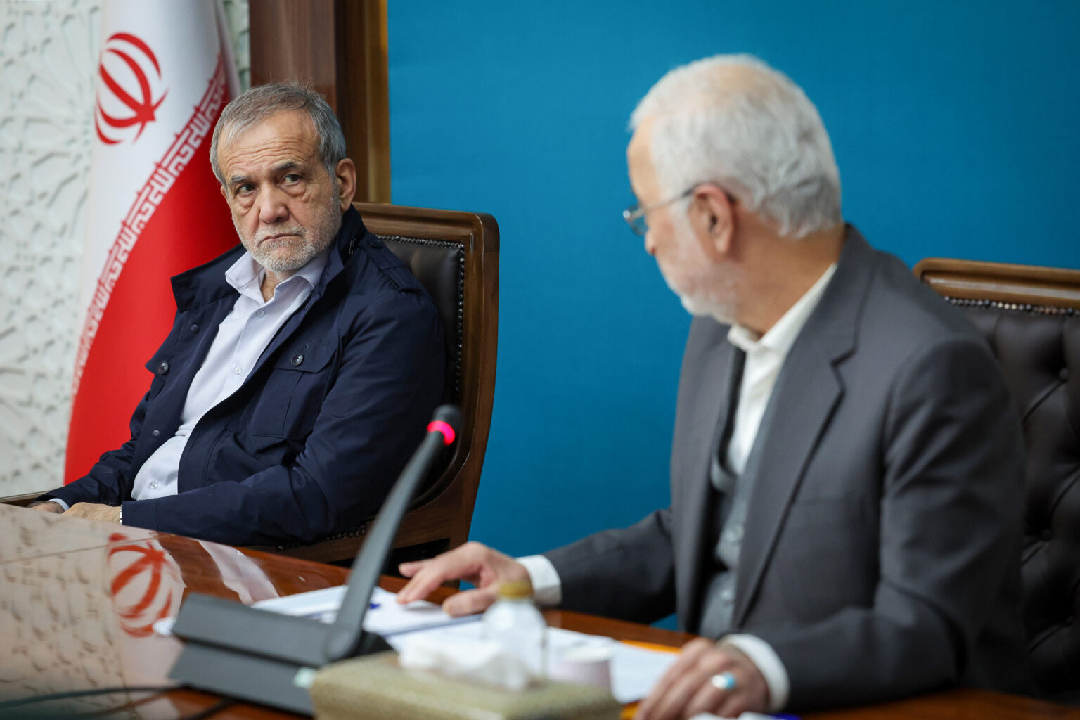 رئیس جمهور در نشست کارگروه مدیریت بهینه مصرف انرژی تاکید کرد مردم باید نسبت به انرژی‌های خورشیدی ترغیب شوند