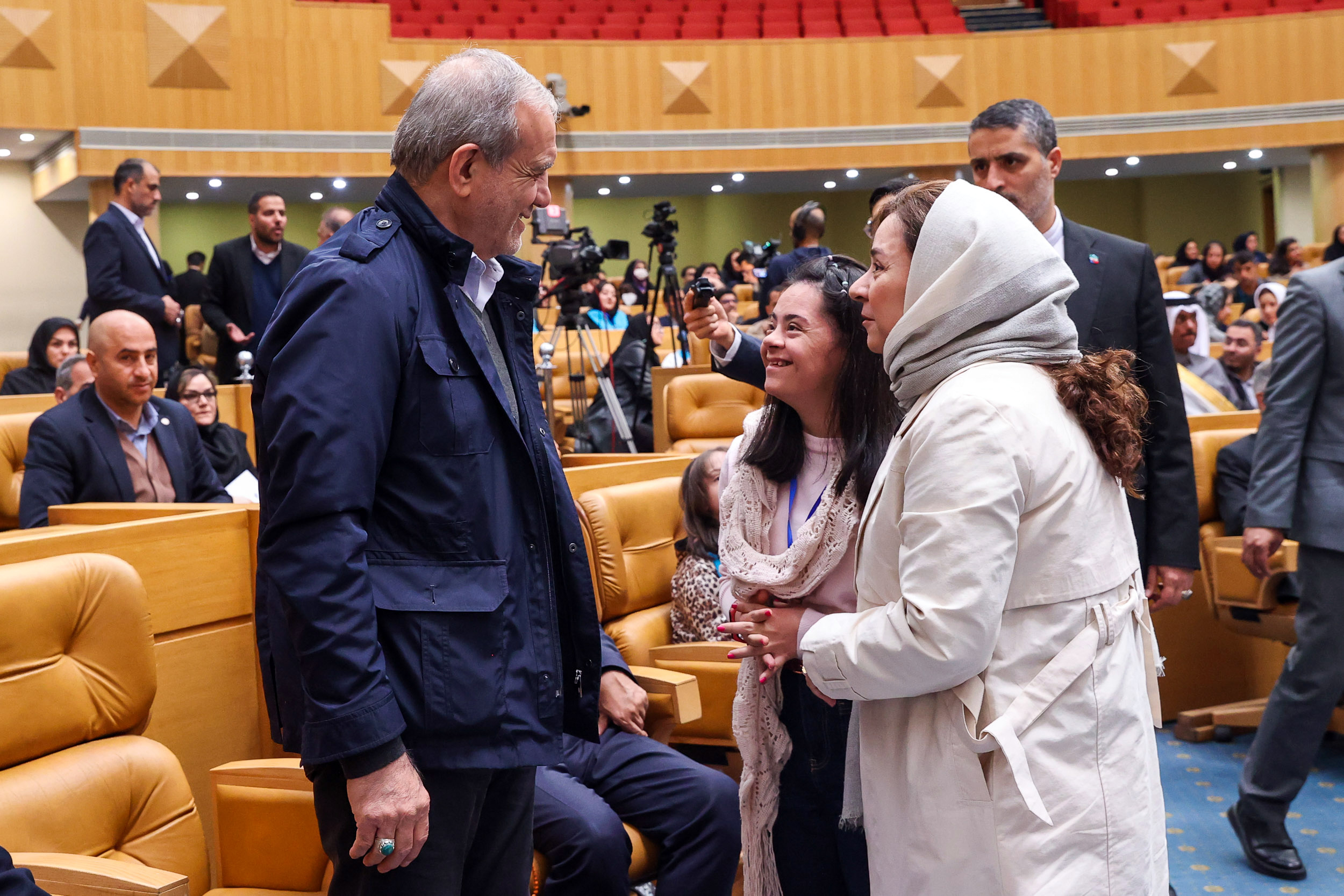 مراسم گرامیداشت روز جهانی افراد دارای معلولیت با حضور دکتر مسعود پزشکیان، رییس جمهور در سالن اجلاس سران برگزار شد.