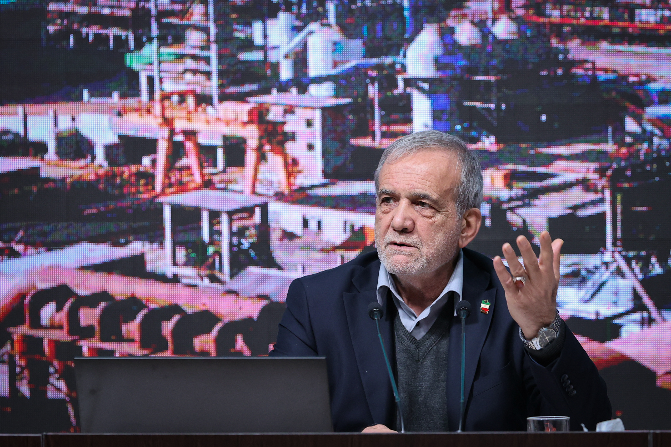 سعود پزشکیان در جلسه شورای برنامه‌ریزی و توسعه استان خراسان جنوبی بر ضرورت توجه به فناوری‌ها نو تاکید کرد. خراسان جنوبی، 27 آذر 1404