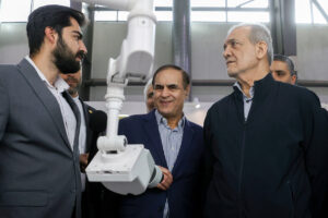 بازدید مسعود پزشکیان از نمایشگاه فناوری های روز آمد ایران